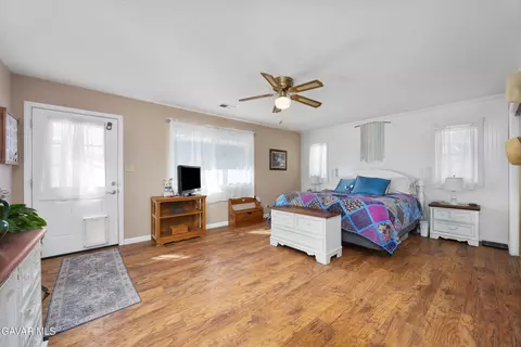 Bedroom - 28360 Burning Tree Dr, Tehachapi, CA 93561 photo 1 of 3