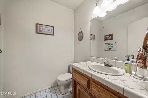 Bath - 28360 Burning Tree Dr, Tehachapi, CA 93561 photo 1 of 5