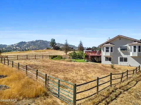 Exterior - 28360 Burning Tree Dr, Tehachapi, CA 93561 photo 12 of 12