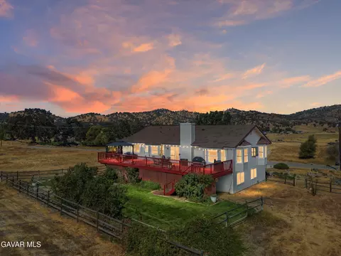 Exterior - 28360 Burning Tree Dr, Tehachapi, CA 93561 photo 1 of 12