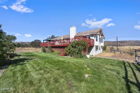 Exterior - 28360 Burning Tree Dr, Tehachapi, CA 93561 photo 10 of 12