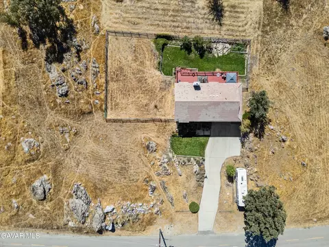 View/Area - 28360 Burning Tree Dr, Tehachapi, CA 93561 photo 2 of 3