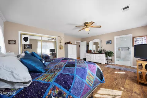 Bedroom - 28360 Burning Tree Dr, Tehachapi, CA 93561 photo 2 of 3