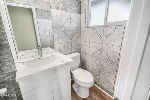 Bath - 45503 W 11th St, Lancaster, CA 93534 photo 4 of 4