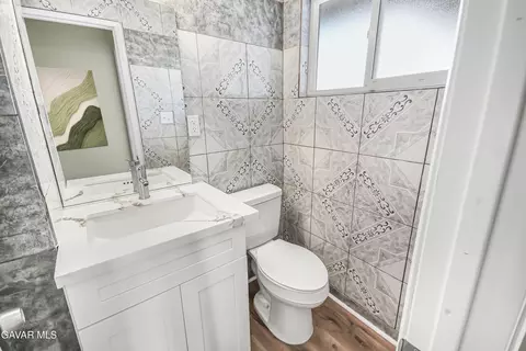 Bath - 45503 W 11th St, Lancaster, CA 93534 photo 3 of 4