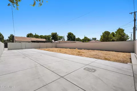 Exterior - 44839 Division St, Lancaster, CA 93535 photo 9 of 10
