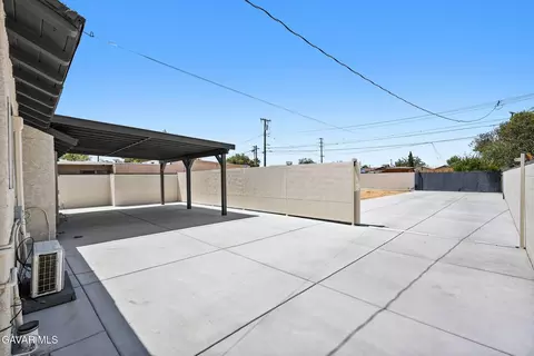 Exterior - 44839 Division St, Lancaster, CA 93535 photo 7 of 10