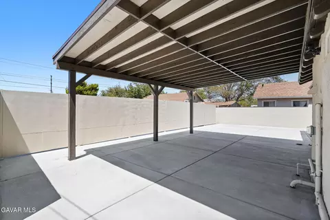 Exterior - 44839 Division St, Lancaster, CA 93535 photo 6 of 10