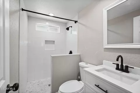 Bath - 44839 Division St, Lancaster, CA 93535 photo 1 of 2
