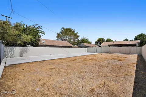 Exterior - 44839 Division St, Lancaster, CA 93535 photo 10 of 10