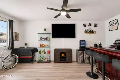 Entry Way - 2301 Foxtail Dr, Palmdale, CA 93551 photo 2 of 8