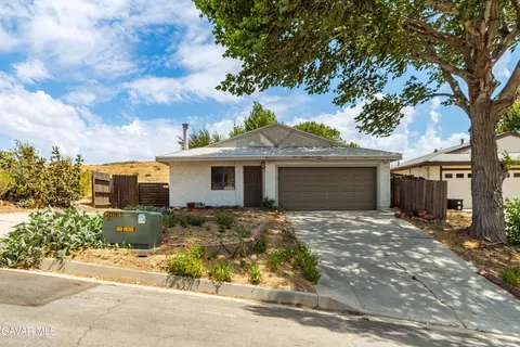 42534 Beaverbrook Dr, Lake Hughes, CA 93532