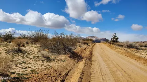 Reed Ave, Mojave, CA 93501 photo 4