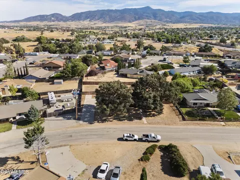 View/Area - 19700 Mesa Dr, Tehachapi, CA 93561 photo 1 of 2