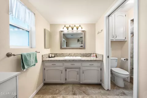 Bath - 19700 Mesa Dr, Tehachapi, CA 93561 photo 1 of 3