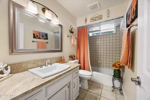 Bath - 19700 Mesa Dr, Tehachapi, CA 93561 photo 3 of 3