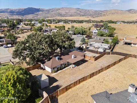 View/Area - 19700 Mesa Dr, Tehachapi, CA 93561 photo 2 of 2
