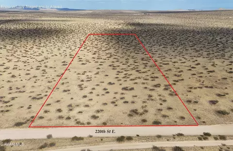 220 Th St E, Lancaster, CA 93535