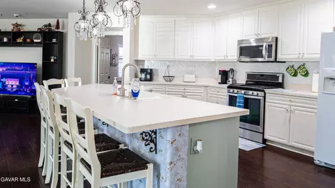 Kitchen - 3525 E Avenue J3, Lancaster, CA 93535 photo 1 of 5