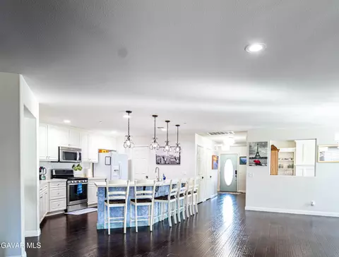 Kitchen - 3525 E Avenue J3, Lancaster, CA 93535 photo 3 of 5