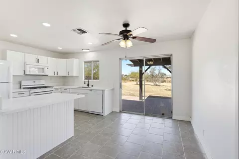 Kitchen - 40985 E 163rd St, Lancaster, CA 93535 photo 2 of 5