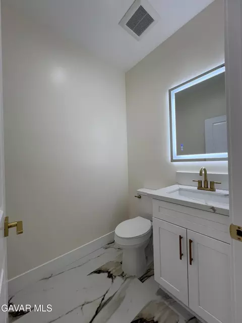 Bath - 10658 E Avenue R 10, Littlerock, CA 93543 photo 1 of 8