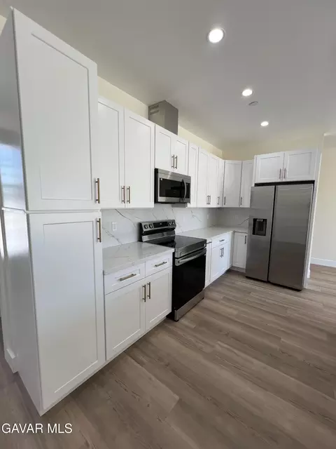 Kitchen - 10658 E Avenue R 10, Littlerock, CA 93543 photo 3 of 5