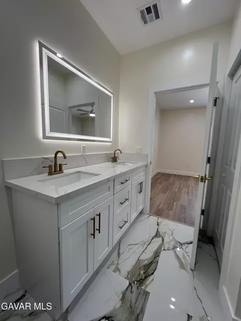 Bath - 10658 E Avenue R 10, Littlerock, CA 93543 photo 5 of 8