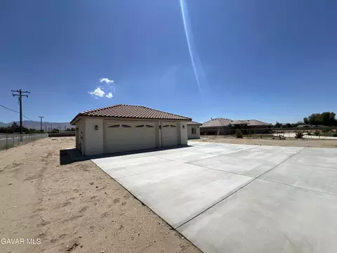 Exterior - 10658 E Avenue R 10, Littlerock, CA 93543 photo 4 of 5