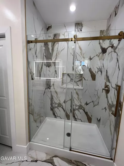 Bath - 10658 E Avenue R 10, Littlerock, CA 93543 photo 4 of 8