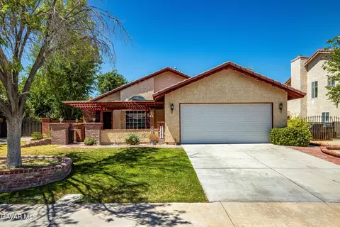 Exterior - 3327 Marilynn St, Lancaster, CA 93536 photo 3 of 20