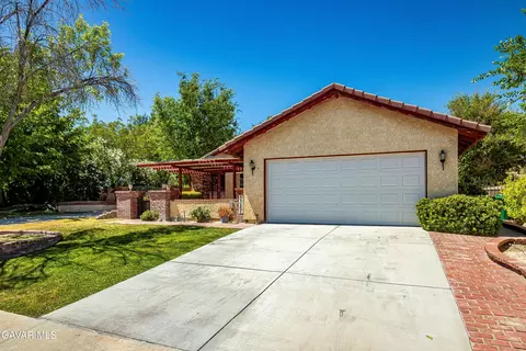 Exterior - 3327 Marilynn St, Lancaster, CA 93536 photo 4 of 20