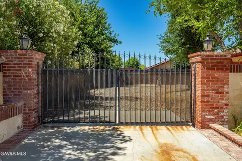 Exterior - 3327 Marilynn St, Lancaster, CA 93536 photo 16 of 20