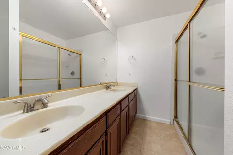 Bath - 3327 Marilynn St, Lancaster, CA 93536 photo 3 of 3
