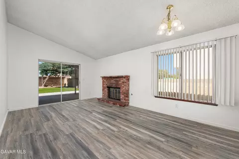 Living - 3327 Marilynn St, Lancaster, CA 93536 photo 4 of 5
