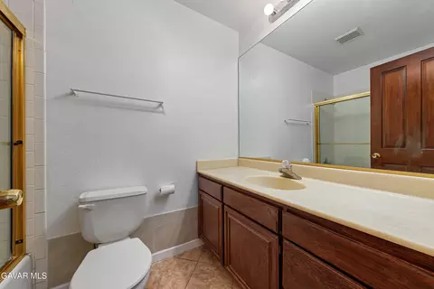 Bath - 3327 Marilynn St, Lancaster, CA 93536 photo 1 of 3