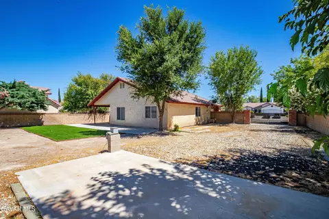 Exterior - 3327 Marilynn St, Lancaster, CA 93536 photo 12 of 20