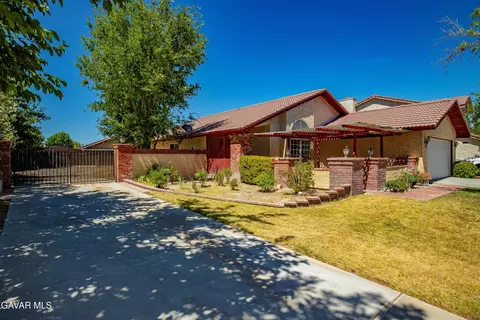 Exterior - 3327 Marilynn St, Lancaster, CA 93536 photo 2 of 20