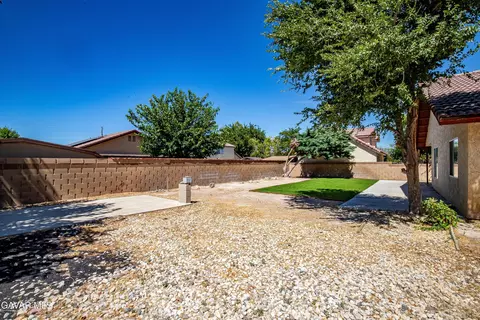 Exterior - 3327 Marilynn St, Lancaster, CA 93536 photo 11 of 20