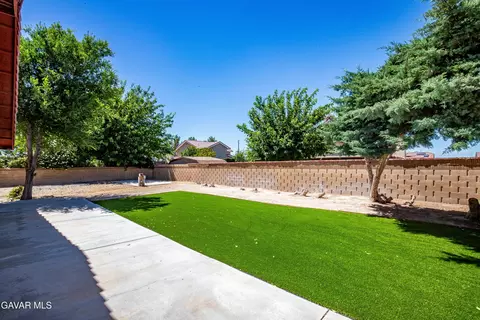 Exterior - 3327 Marilynn St, Lancaster, CA 93536 photo 8 of 20