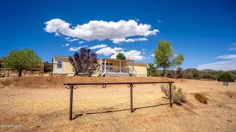 12815 Umtali Rd, Tehachapi, CA 93561 photo 2