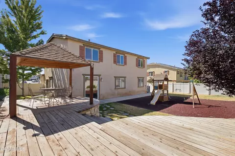 Exterior - 1450 S Green St, Tehachapi, CA 93561 photo 5 of 7