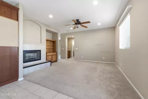 Living - 1450 S Green St, Tehachapi, CA 93561 photo 3 of 5