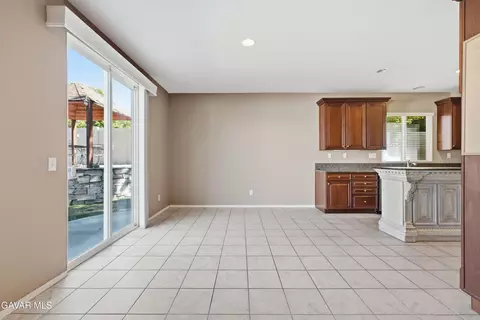 Living - 1450 S Green St, Tehachapi, CA 93561 photo 4 of 5