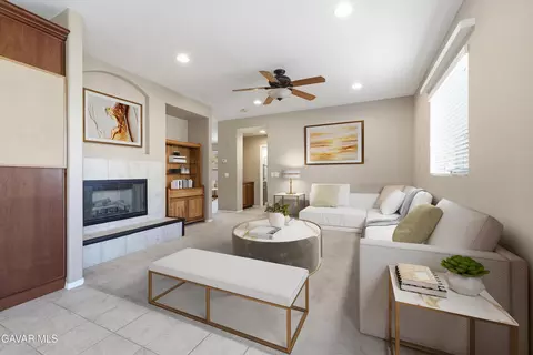 Living - 1450 S Green St, Tehachapi, CA 93561 photo 2 of 5