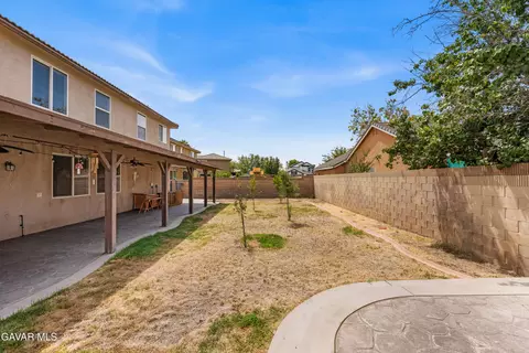 Exterior - 44429 Byron Dr, Lancaster, CA 93535 photo 11 of 12