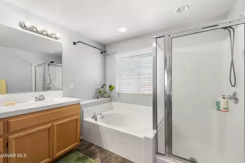 Bath - 44429 Byron Dr, Lancaster, CA 93535 photo 4 of 4