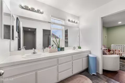 Entry Way - 44429 Byron Dr, Lancaster, CA 93535 photo 10 of 11