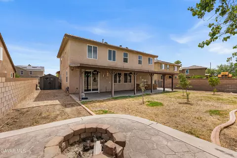 Exterior - 44429 Byron Dr, Lancaster, CA 93535 photo 10 of 12