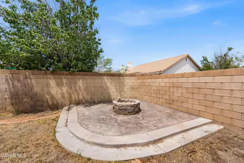 Exterior - 44429 Byron Dr, Lancaster, CA 93535 photo 9 of 12